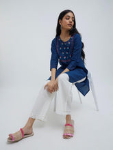 Load image into Gallery viewer, Zudio Indigo Floral Embroidered Straight Kurta
