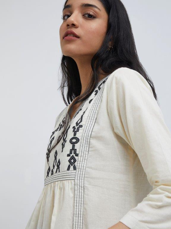 Zudio Off-White Embroidered A-Line Kurta