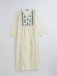 Zudio Off-White Embroidered A-Line Kurta